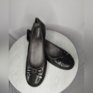 Vionic Women's Black Ballet Flats
